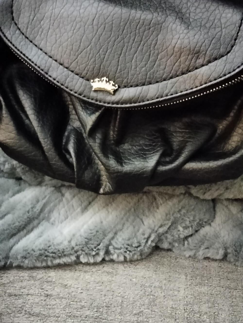 Juicy Black Leather Shoulder Bag with Crown Accent